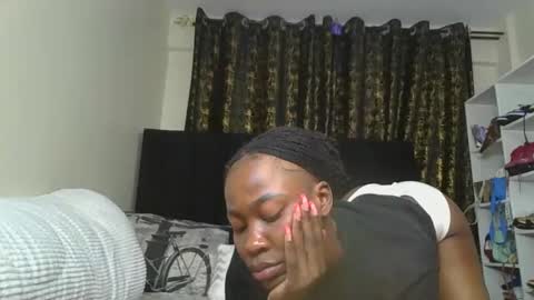 Snapshot of miss_kiarrafit chatting on 12.20.25 Miss Kiarrafit online show from 12.20.25