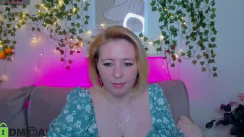 miss_lisaa online show from 11.15.25