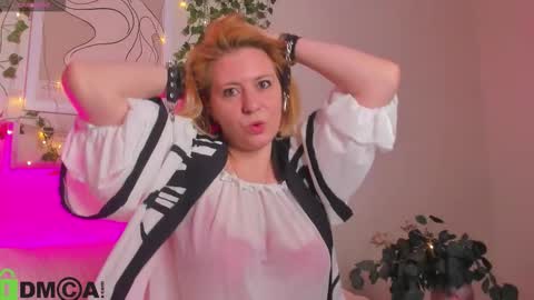 miss_lisaa online show from 11.16.25