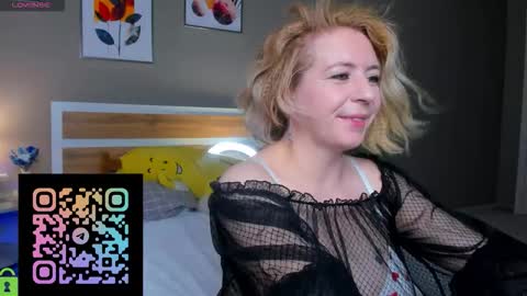 miss_lisaa online show from 12.14.25