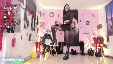 Snapshot of miss_nicolesds chatting on 10.07.25 Miss Nicole online show from 10.07.25