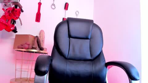 Snapshot of miss_skarleth_ chatting on 10.15.25 miss online show from 10.15.25