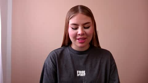 Snapshot of miss_sophie1 chatting on 06.30.26 sophi 3 online show from 06.30.26
