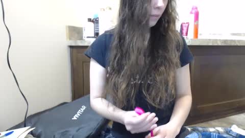 Snapshot of miss_sunshine01 chatting on 02.15.25 Bella online show from 02.15.25