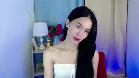 Snapshot of miss_sunshinex chatting on 02.12.25 Shine online show from 02.12.25