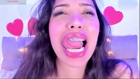 Snapshot of miss_veronica2 chatting on 02.12.25 Miss Veronica online show from 02.12.25