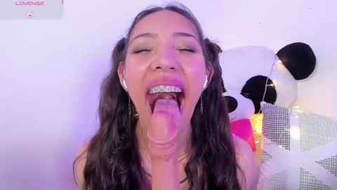 Snapshot of miss_veronica2 chatting on 03.04.25 Miss Veronica online show from 03.04.25