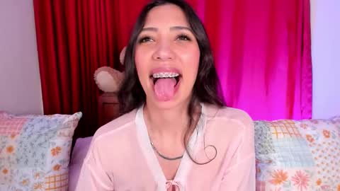 Snapshot of miss_veronica2 chatting on 10.01.25 Miss Veronica online show from 10.01.25