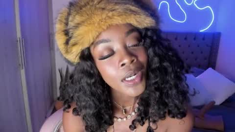 Tay Tay Independent Model   online show from 01.15.25