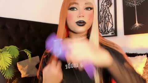 Snapshot of miss_zz chatting on 09.16.25 miss_zz online show from 09.16.25