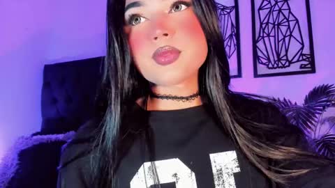 Snapshot of miss_zz chatting on 12.01.25 miss_zz online show from 12.01.25