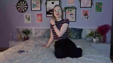 missadelletrix online show from 11.13.25