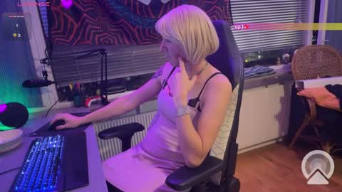 Snapshot of missbeccasissy chatting on 12.27.24 MissBeccasissy online show from 12.27.24