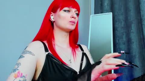 Snapshot of missbeldam chatting on 02.18.25 Miss Beldam online show from 02.18.25