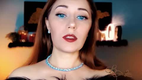 Snapshot of missbeverlymills chatting on 11.13.25 The divine Beverly online show from 11.13.25