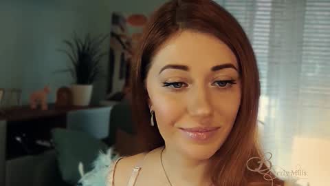 Snapshot of missbeverlymills chatting on 01.09.26 The divine Beverly online show from 01.09.26