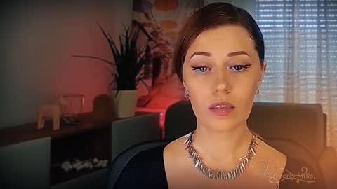 Snapshot of missbeverlymills chatting on 03.03.26 The divine Beverly online show from 03.03.26