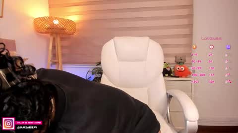 Sara Vanegas online show from 10.29.25