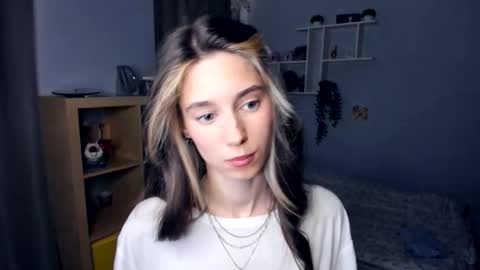 Snapshot of misschaotic_ chatting on 09.09.25 Shelley online show from 09.09.25