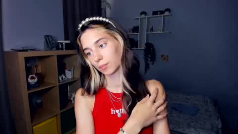 Snapshot of misschaotic_ chatting on 09.10.25 Shelley online show from 09.10.25