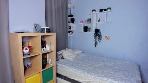 Snapshot of misschaotic_ chatting on 09.12.25 Shelley online show from 09.12.25