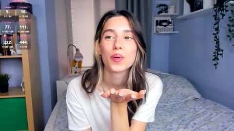 Snapshot of misschaotic_ chatting on 09.26.25 Shelley online show from 09.26.25