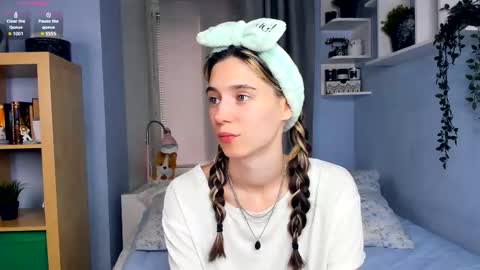 Snapshot of misschaotic_ chatting on 09.27.25 Shelley online show from 09.27.25