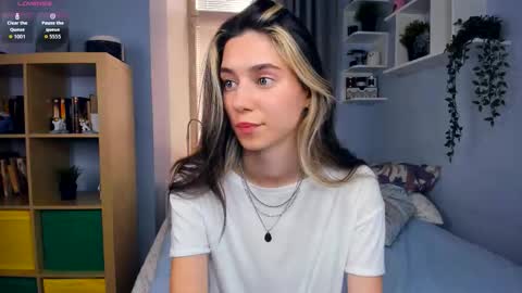 Snapshot of misschaotic_ chatting on 09.30.25 Shelley online show from 09.30.25