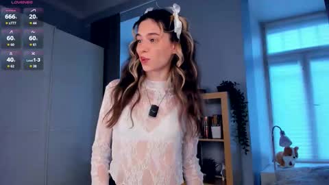 Snapshot of misschaotic_ chatting on 11.19.25 Shelley online show from 11.19.25