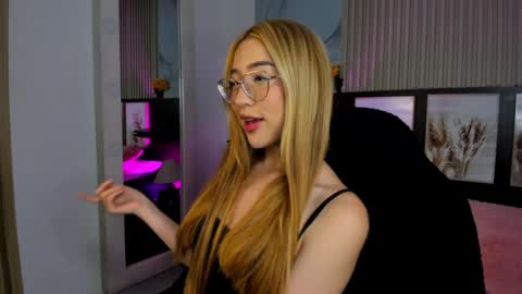 Snapshot of misscheelsee_as chatting on 09.16.25 misscheelsee_as online show from 09.16.25