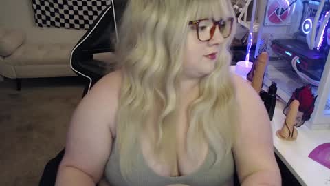 missdanibluee online show from 12.12.24