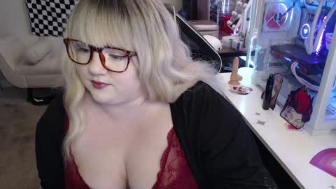 missdanibluee online show from 02.05.25