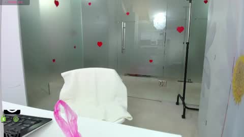 Miss Domina online show from 07.04.26
