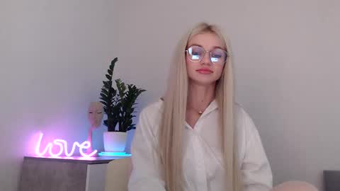 Snapshot of missemma1111 chatting on 12.01.24 EMMA online show from 12.01.24