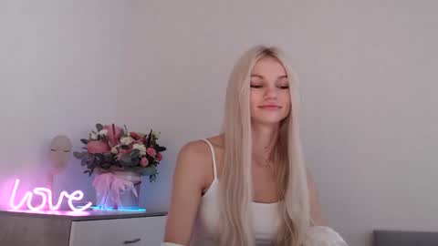 Snapshot of missemma1111 chatting on 12.03.24 EMMA online show from 12.03.24