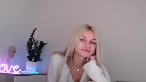 Snapshot of missemma1111 chatting on 12.07.24 EMMA online show from 12.07.24