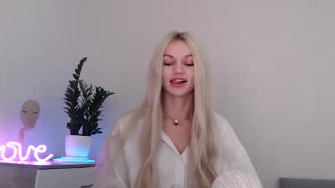 Snapshot of missemma1111 chatting on 12.07.24 EMMA online show from 12.07.24