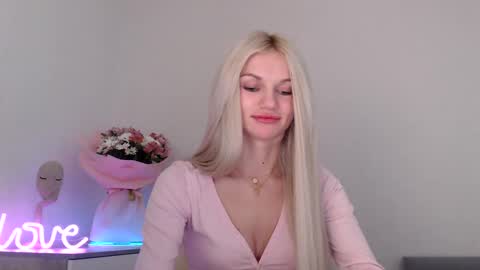 Snapshot of missemma1111 chatting on 12.23.24 EMMA online show from 12.23.24