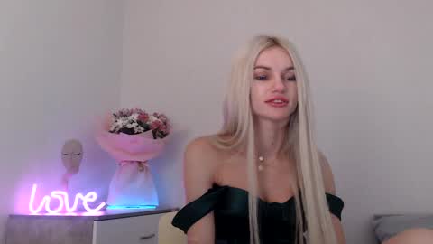 Snapshot of missemma1111 chatting on 12.24.24 EMMA online show from 12.24.24