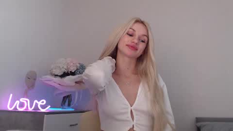 Snapshot of missemma1111 chatting on 01.13.25 EMMA online show from 01.13.25