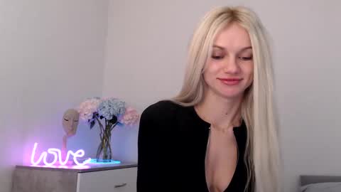 Snapshot of missemma1111 chatting on 01.15.25 EMMA online show from 01.15.25