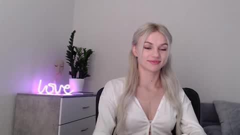 Snapshot of missemma1111 chatting on 02.03.25 EMMA online show from 02.03.25