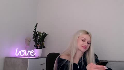 Snapshot of missemma1111 chatting on 02.21.25 EMMA online show from 02.21.25