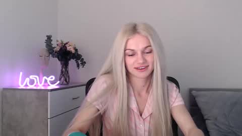 Snapshot of missemma1111 chatting on 03.10.25 EMMA online show from 03.10.25