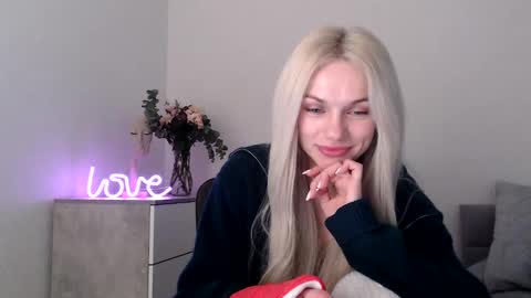 Snapshot of missemma1111 chatting on 03.11.25 EMMA online show from 03.11.25