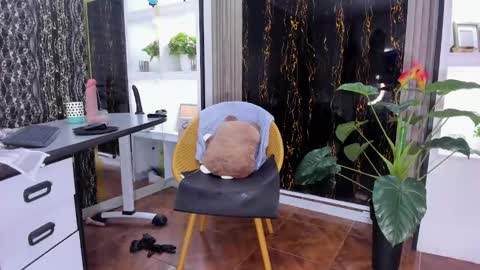 Escarlet online show from 02.21.25