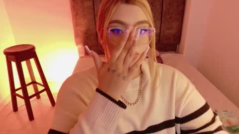 missevans_ online show from 01.08.26