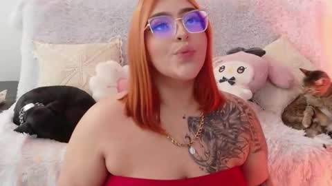 Snapshot of missevans_ chatting on 04.19.26 missevans_ online show from 04.19.26
