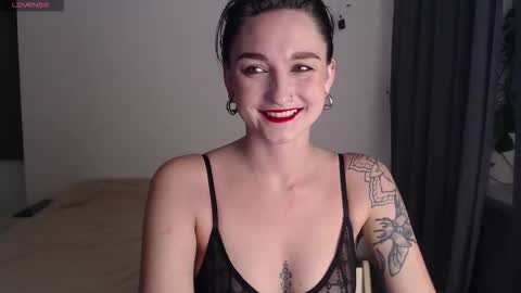 Snapshot of missfiti chatting on 11.15.25 missfiti online show from 11.15.25