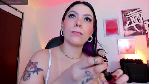 Snapshot of misshuntt3rs chatting on 12.22.24 Annie online show from 12.22.24